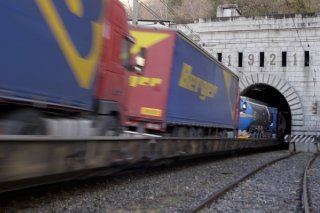Deux élus uranais craignent le retour des camions sur la route avec la fin du transport sur le rail fin 2025 (archives). KEYSTONE/SBB/ALAIN D. BOILLAT
